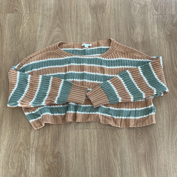 American Eagle Cropped Sweater - Picture 3 of 4